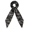 SOHO Merkit|Etusivu-Britta Scrunchie huivilla - musta kuviolla